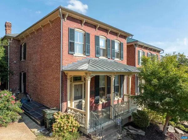 17 Washington St N, Staunton, VA 24401
