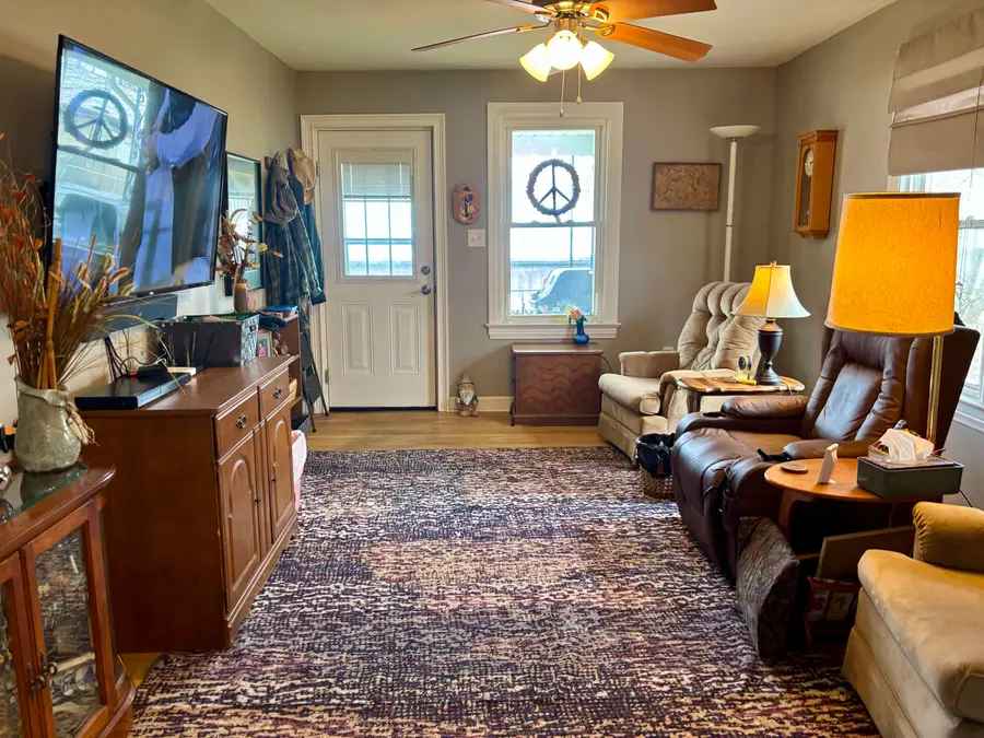 108 Peabody St W, Staunton, VA 24401 - #3