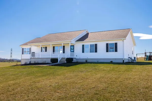 810 Rockfish Rd, Waynesboro, VA 22980