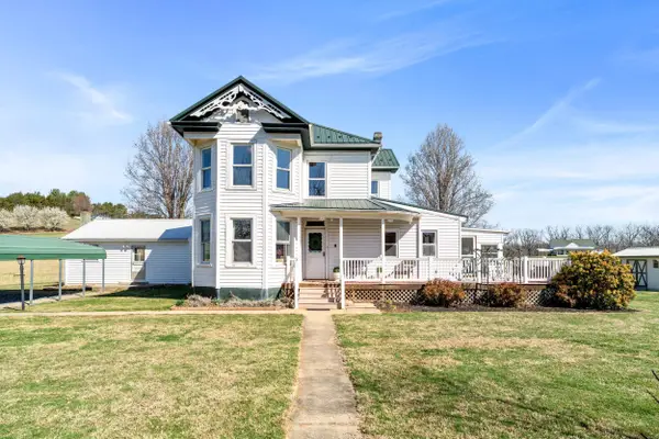 25 Tilt Hammer Cir, Staunton, VA 24401