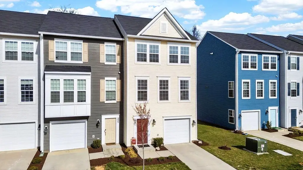 229 Willowshire Ct, Waynesboro, VA 22980 - #1