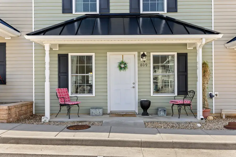 809 Carson Cir, Grottoes, VA 24441 - #3