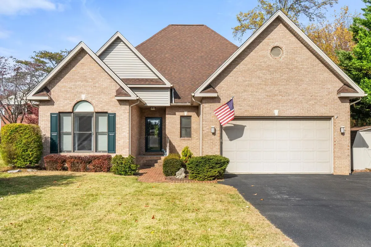 204 Rose Hill Cir, Staunton, VA 24401 - #1