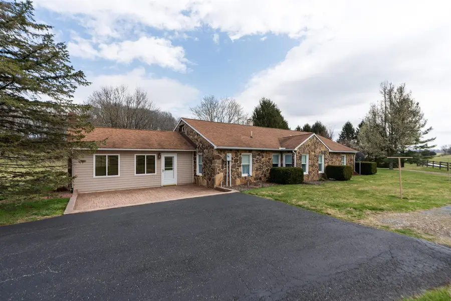 584 Newport Rd, Steeles Tavern, VA 24476 - #3