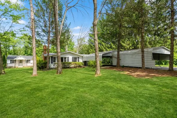 440 Lake Dr, Crimora, VA 24431