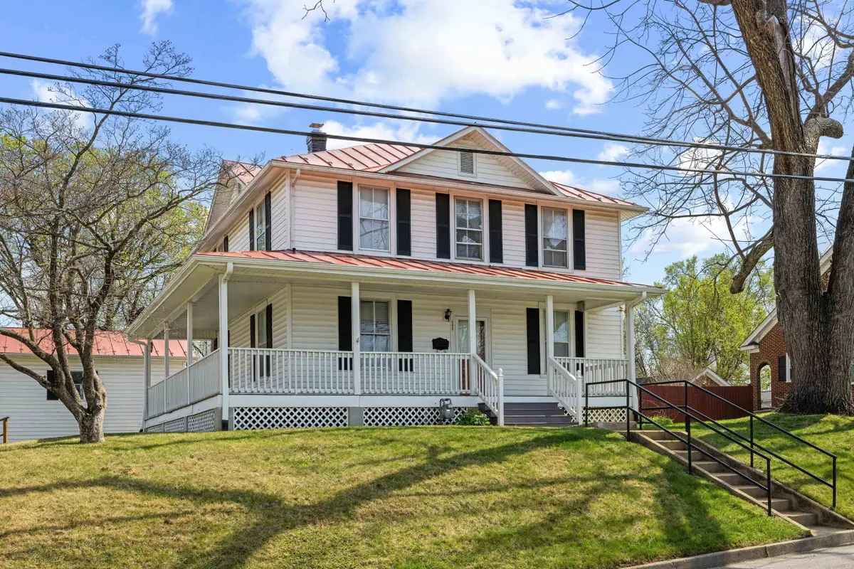 688 Florence Ave, Waynesboro, VA 22980 - #1