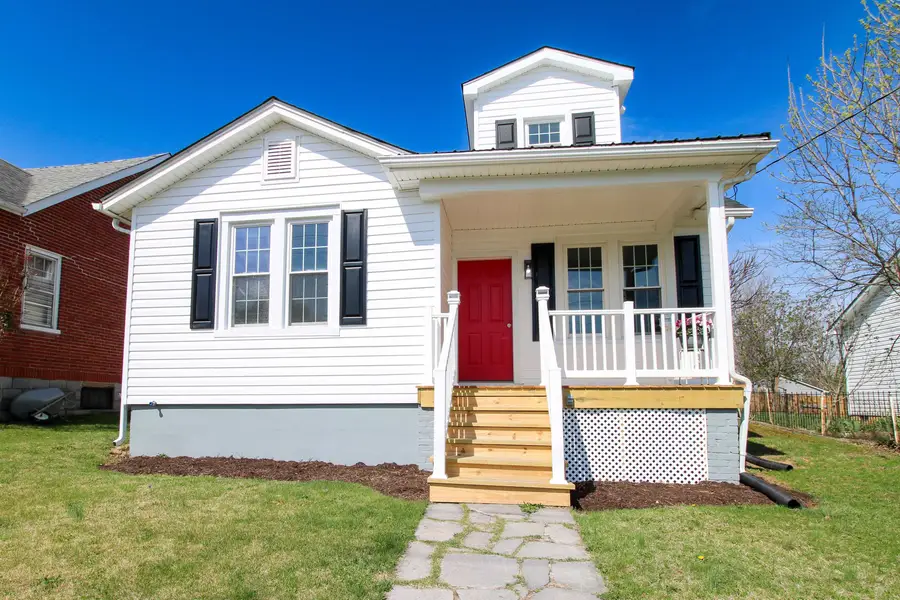 128 Waverley St S, Staunton, VA 24401 - #2