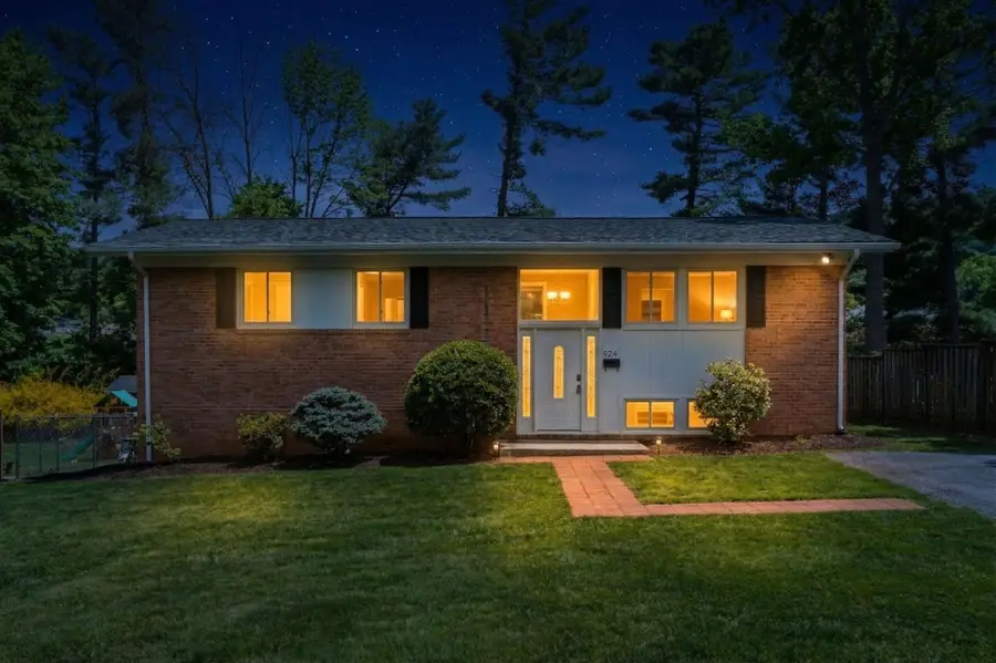 924 Washington Ave, Waynesboro, VA 22980 - #2