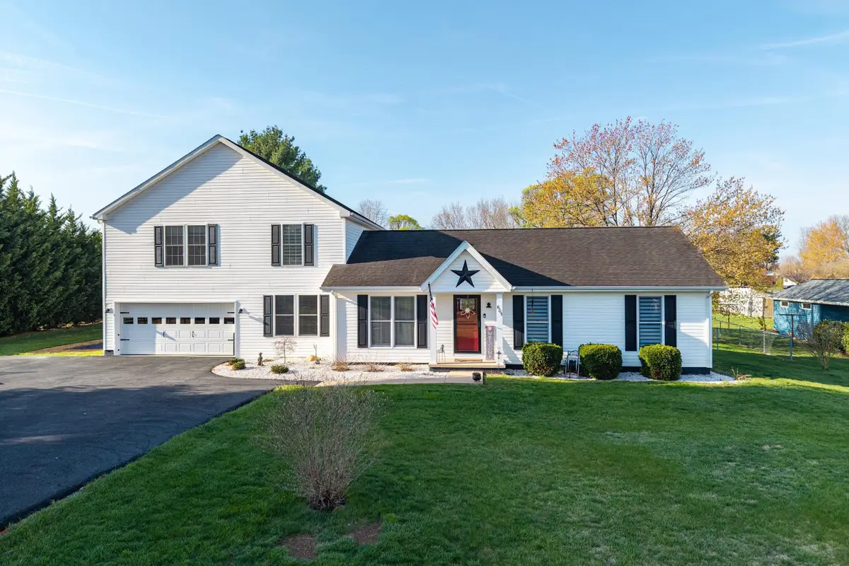 605 16th St, Grottoes, VA 24441 - #1