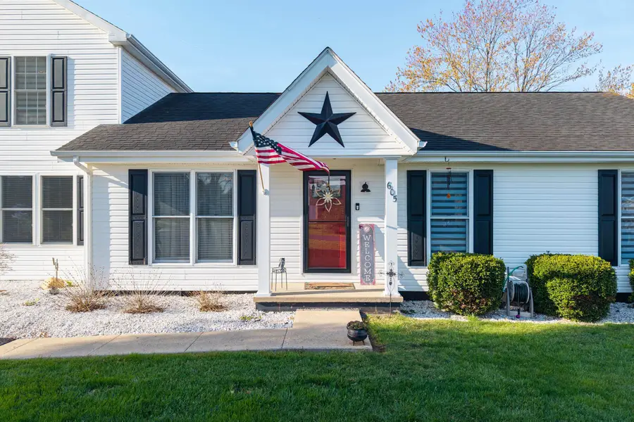 605 16th St, Grottoes, VA 24441 - #2