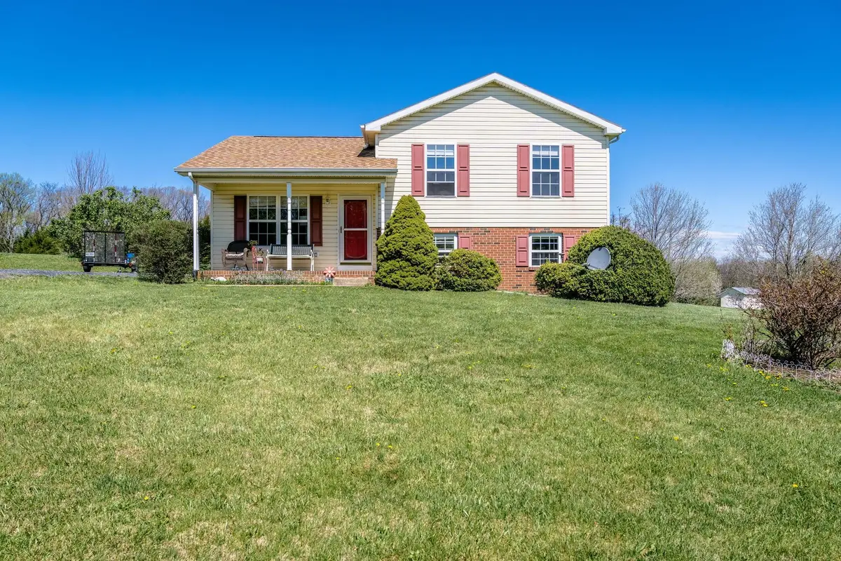 1075 Chestnut Ridge Rd, Staunton, VA 24401 - #1