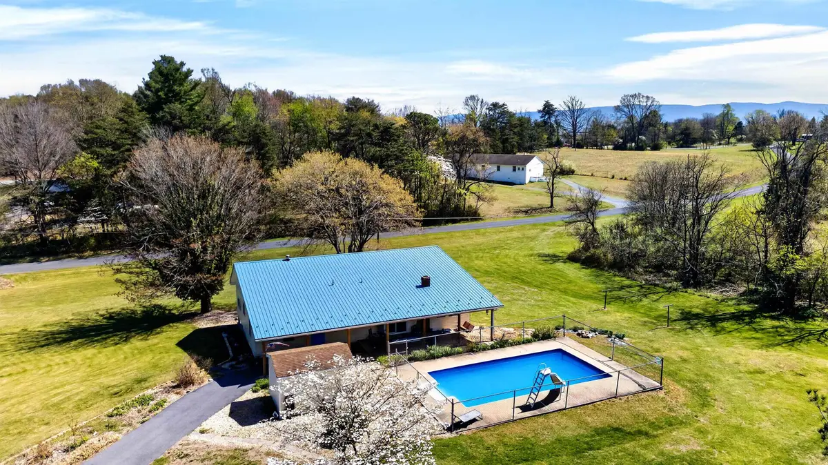 22 Oak Ridge Ln, Staunton, VA 24401 - #1