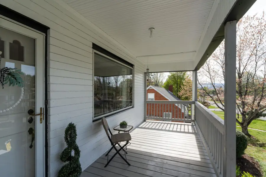 1913 Monticello St, Waynesboro, VA 22980 - #3