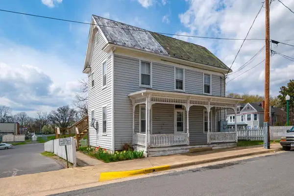 111 Center St, Edinburg, VA 22824