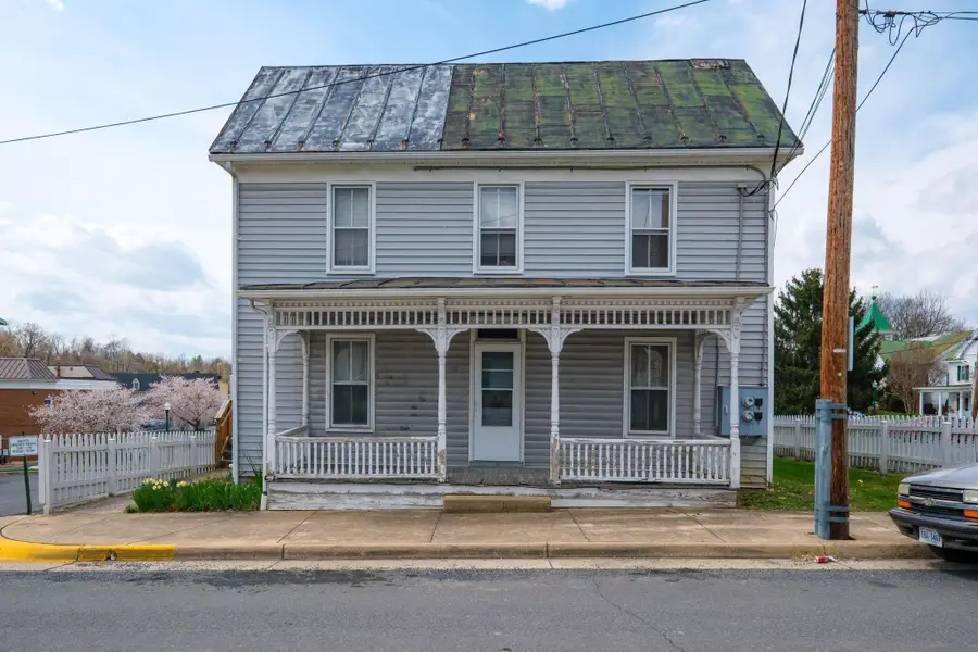 111 Center St, Edinburg, VA 22824 - #2