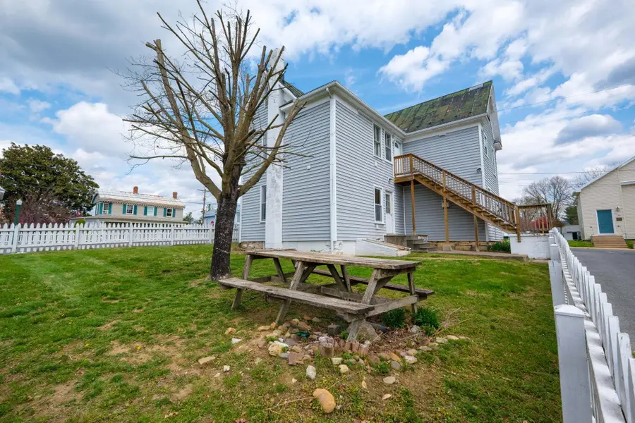 111 Center St, Edinburg, VA 22824 - #3