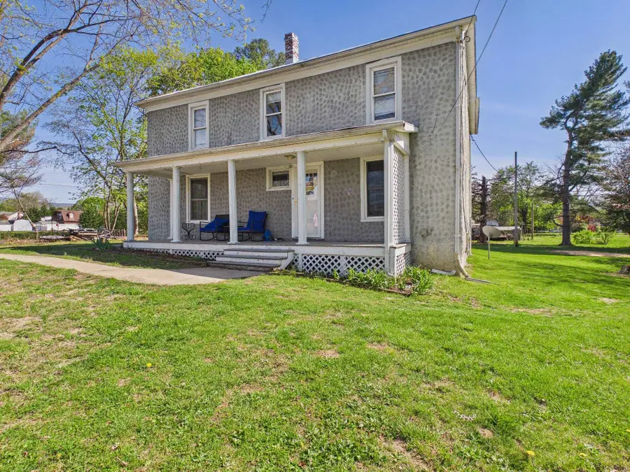 417 Spring Ave W, Elkton, VA 22827 - #2