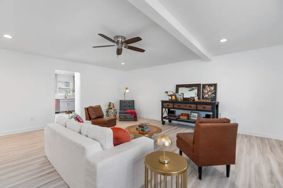 418 Campbell St, Staunton, VA 24401 - #3