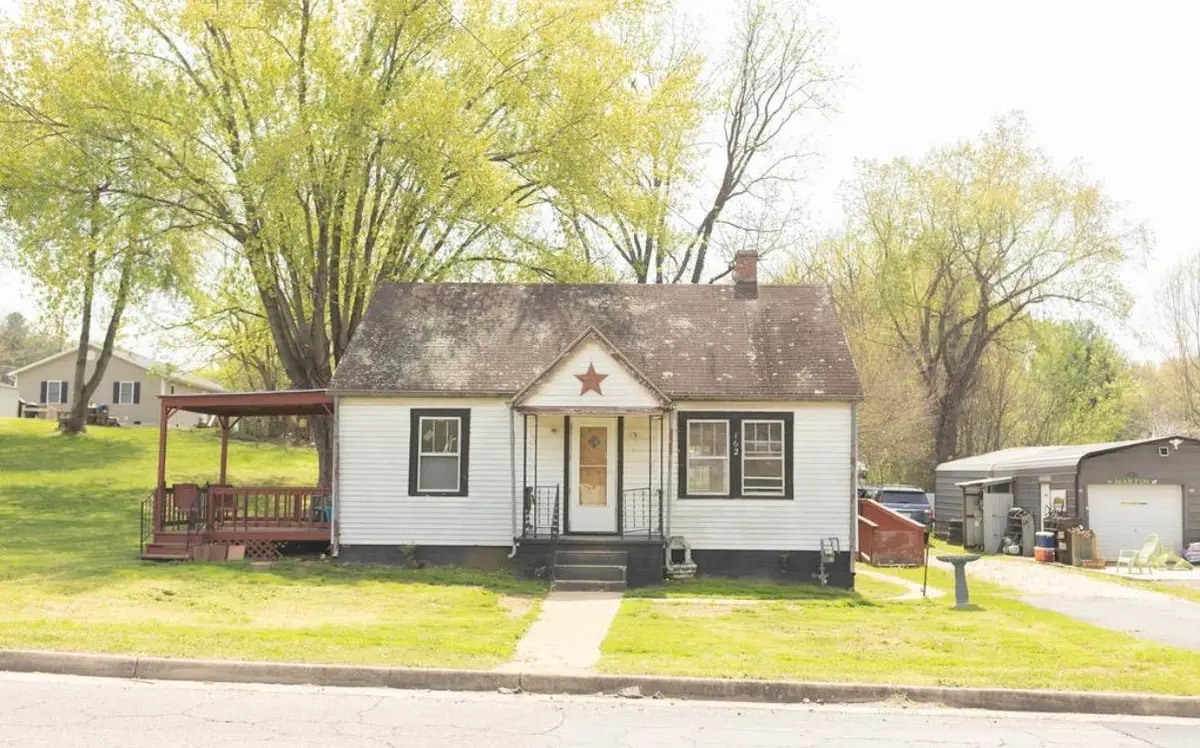 162 40th St E, Buena Vista, VA 24416 - #1