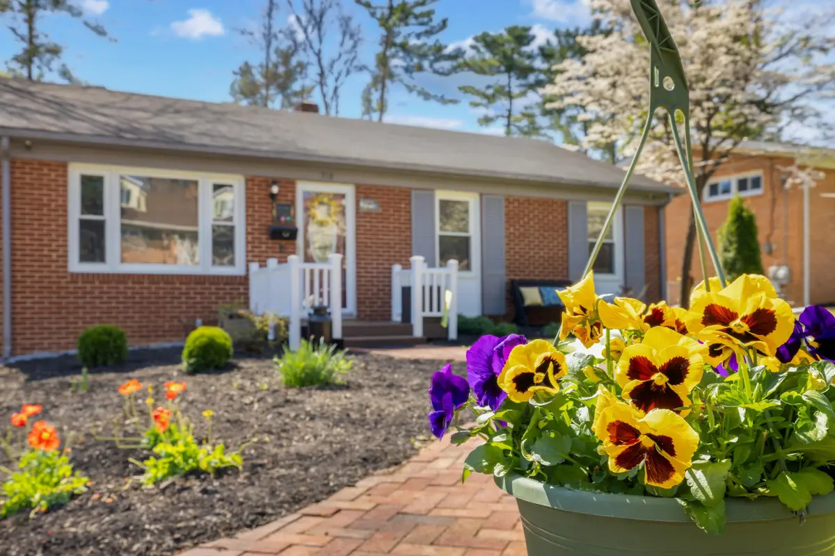 918 Washington Ave, Waynesboro, VA 22980 - #1