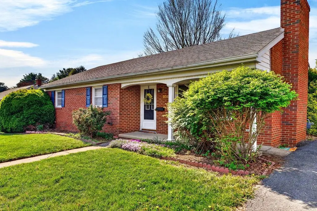 1043 Jefferson Ave, Waynesboro, VA 22980 - #1