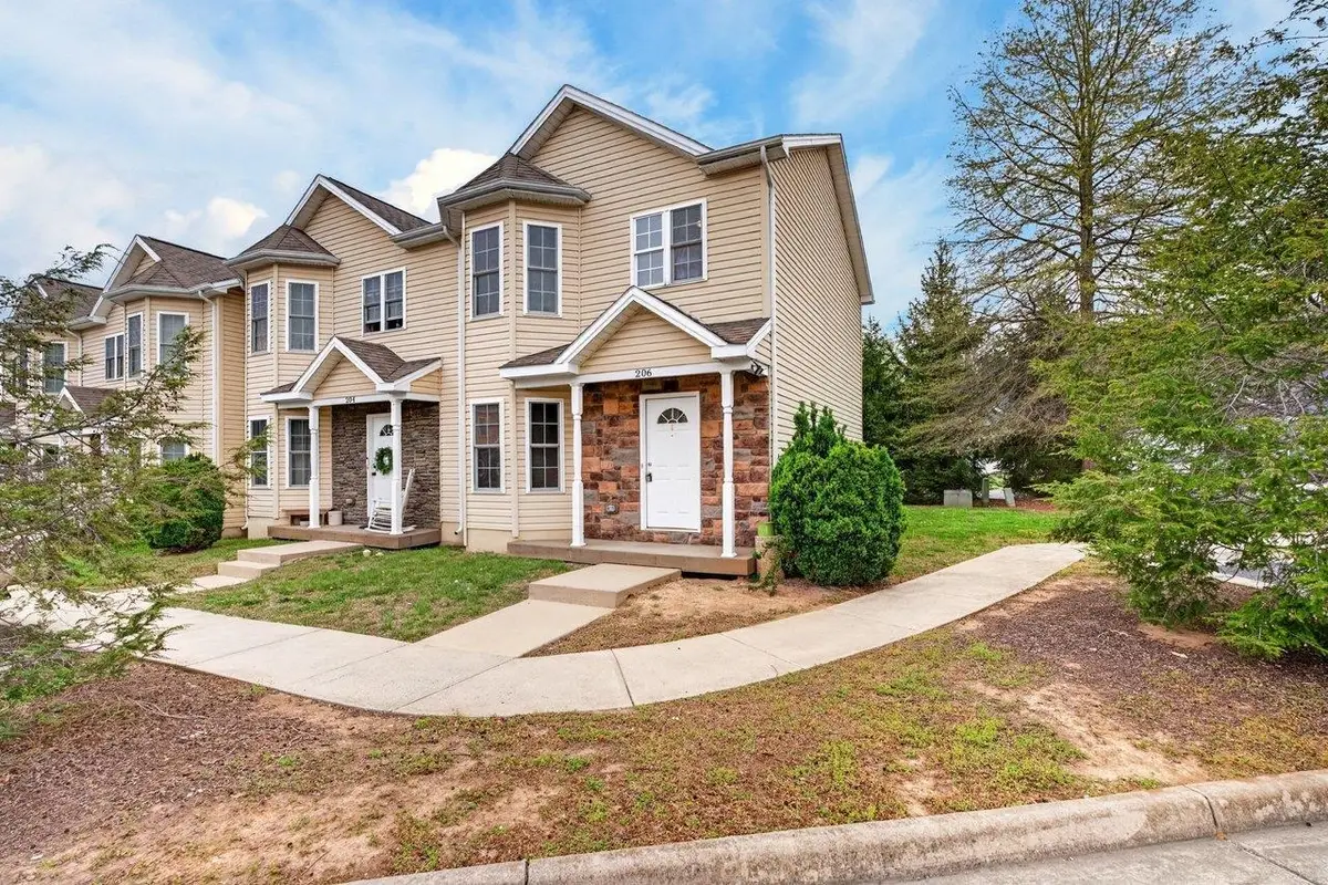 206 Willow Oaks Dr, Elkton, VA 22827 - #1