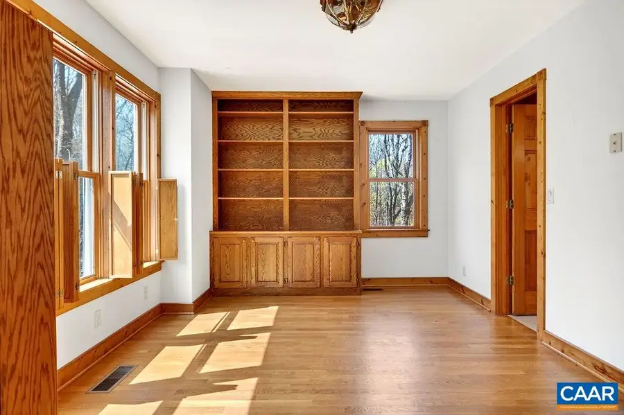 472 Horseshoe Mountain Rd, Roseland, VA 22967 - #2