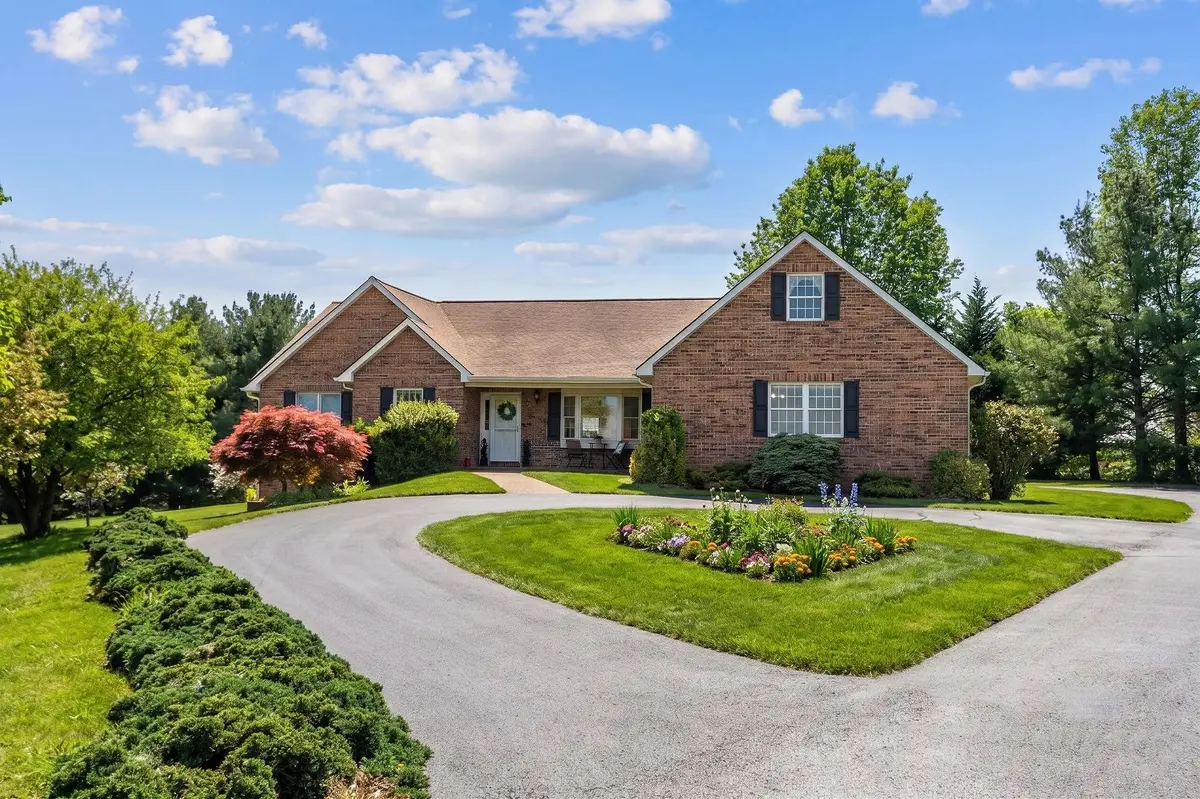 92 Fieldhaven Pl, Staunton, VA 24401 - #1