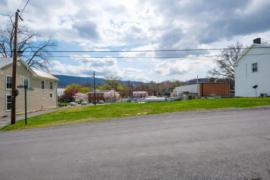 107 High St S, Edinburg, VA 22824 - #3