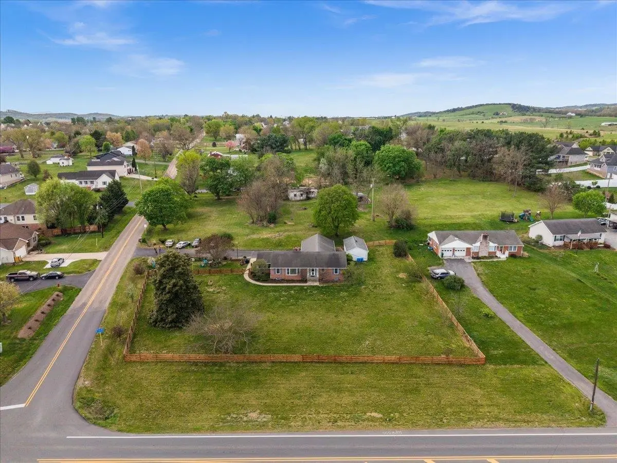 330 Sunset Dr N, Broadway, VA 22815 - #1