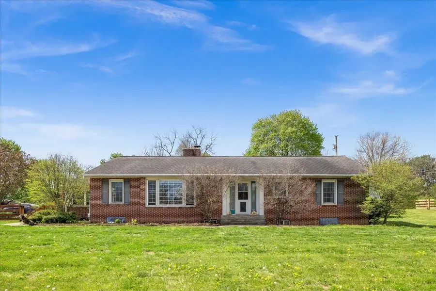 330 Sunset Dr N, Broadway, VA 22815 - #2