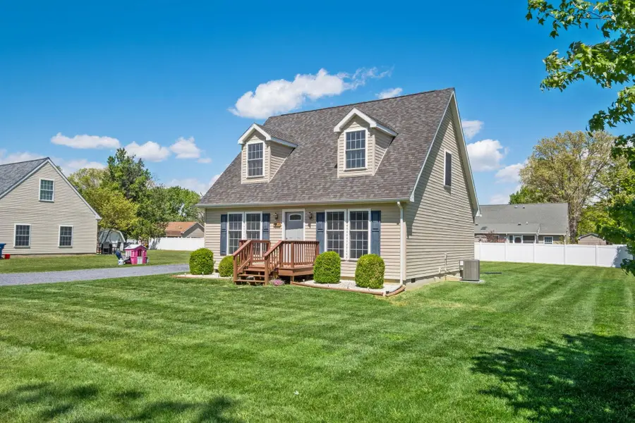 302 16th St, Grottoes, VA 24441 - #2