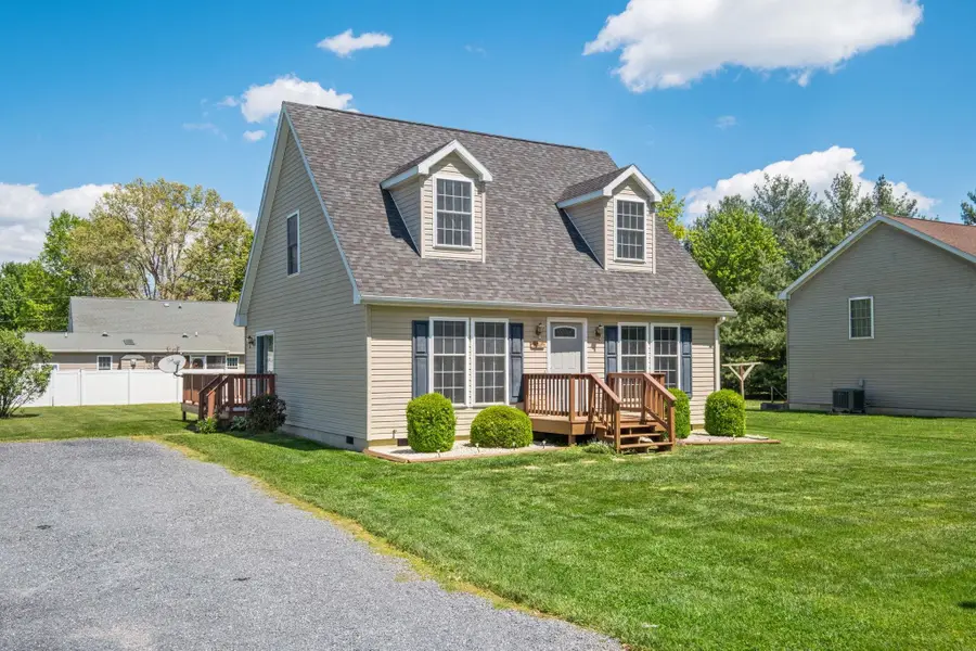 302 16th St, Grottoes, VA 24441 - #3