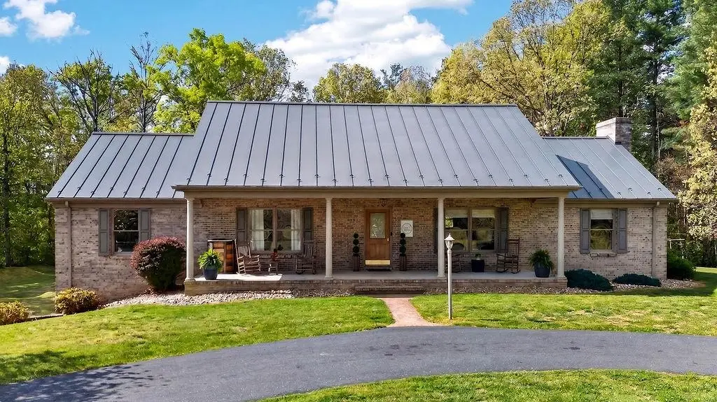 576 Vinegar Hill Rd, Churchville, VA 24421 - #1