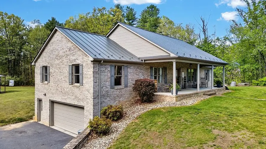 576 Vinegar Hill Rd, Churchville, VA 24421 - #2