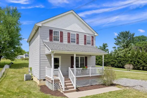 385 National Ave, Staunton, VA 24401