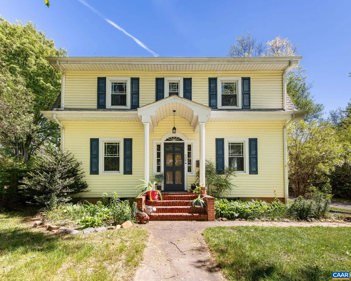 908 Woodrow Ave, Waynesboro, VA 22980 - #1
