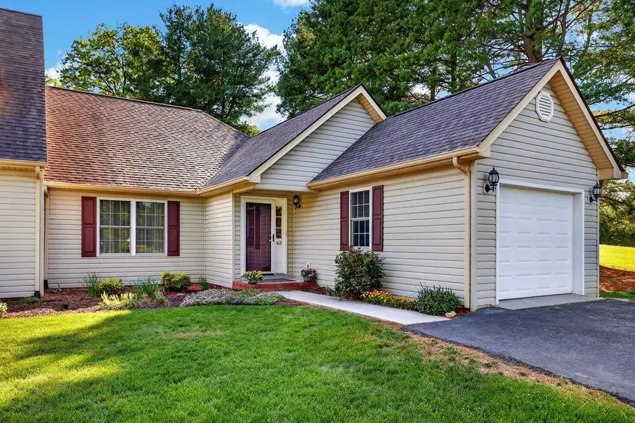62 Ashleigh Dr, Waynesboro, VA 22980 - #2