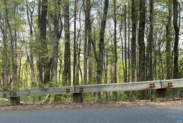 000 Reeds Gap Rd, Lyndhurst, VA 22952