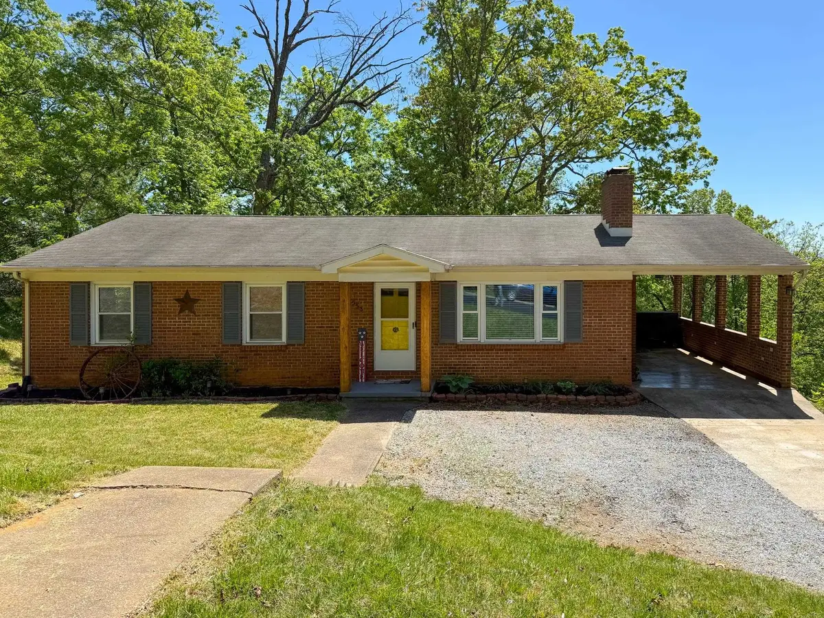 553 Hilltop Dr, Staunton, VA 24401 - #1