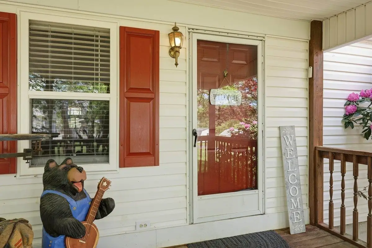 406 Trayfoot Rd, Grottoes, VA 24441 - #1