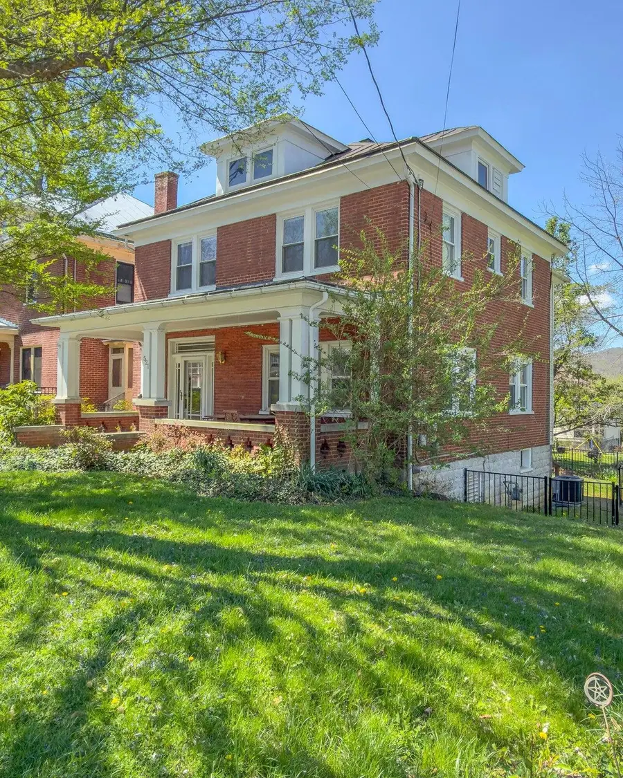 521 Main St S, Lexington, VA 24450 - #2