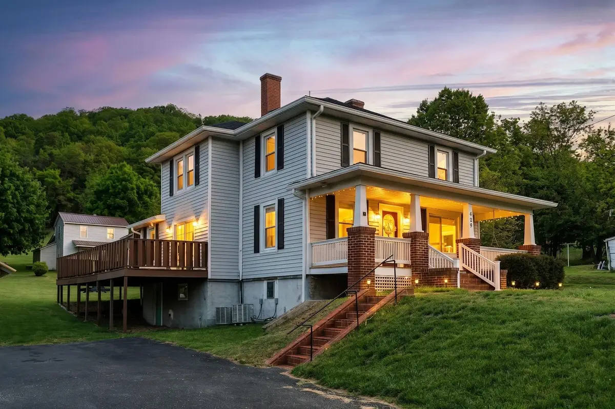 429 Betsy Bell Rd, Staunton, VA 24401 - #1