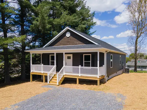 342 Fairfax Ave W, Elkton, VA 22827