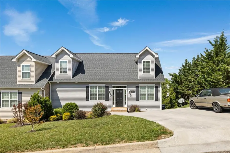 321 Blue Stone Hills Dr, Harrisonburg, VA 22801 - #2