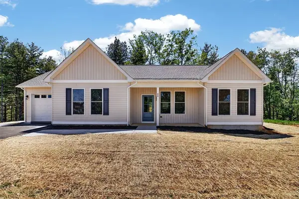 88 Upland Ct, Stuarts Draft, VA 24476