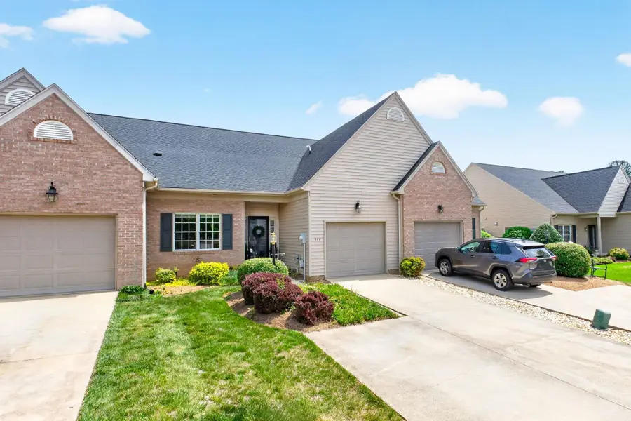 117 Bryant Dr, Waynesboro, VA 22980 - #2