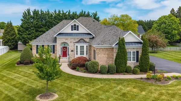 2408 Village Dr, Waynesboro, VA 22980