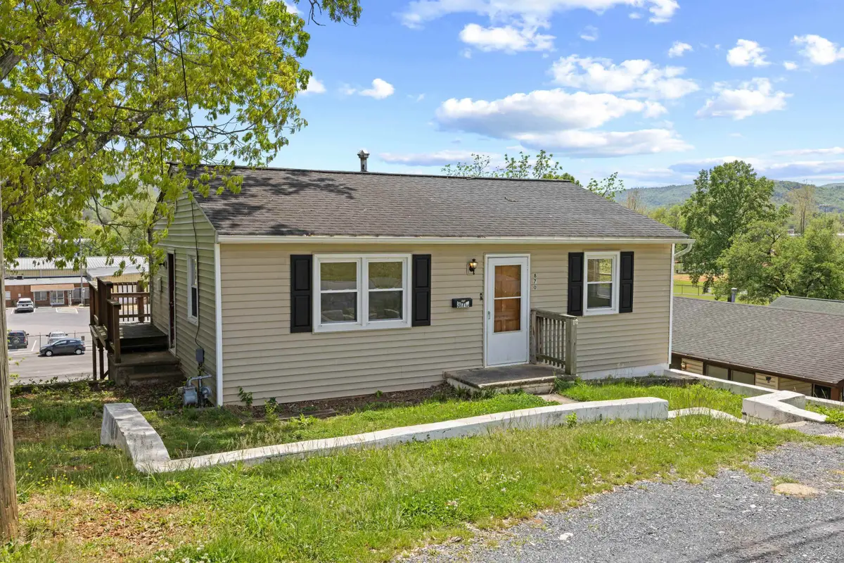 870 Fairfax Ave, Waynesboro, VA 22980 - #1