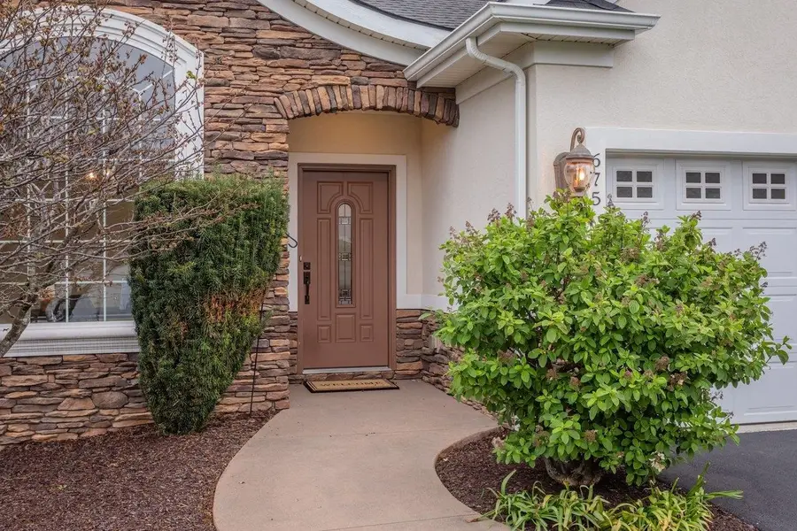 675 Coltsfoot Ln, McGaheysville, VA 22840 - #2